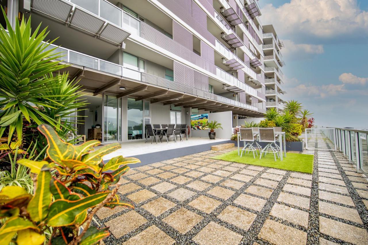 Апартаменты Cairns Waterfront Luxury At Harbourlights Экстерьер фото
